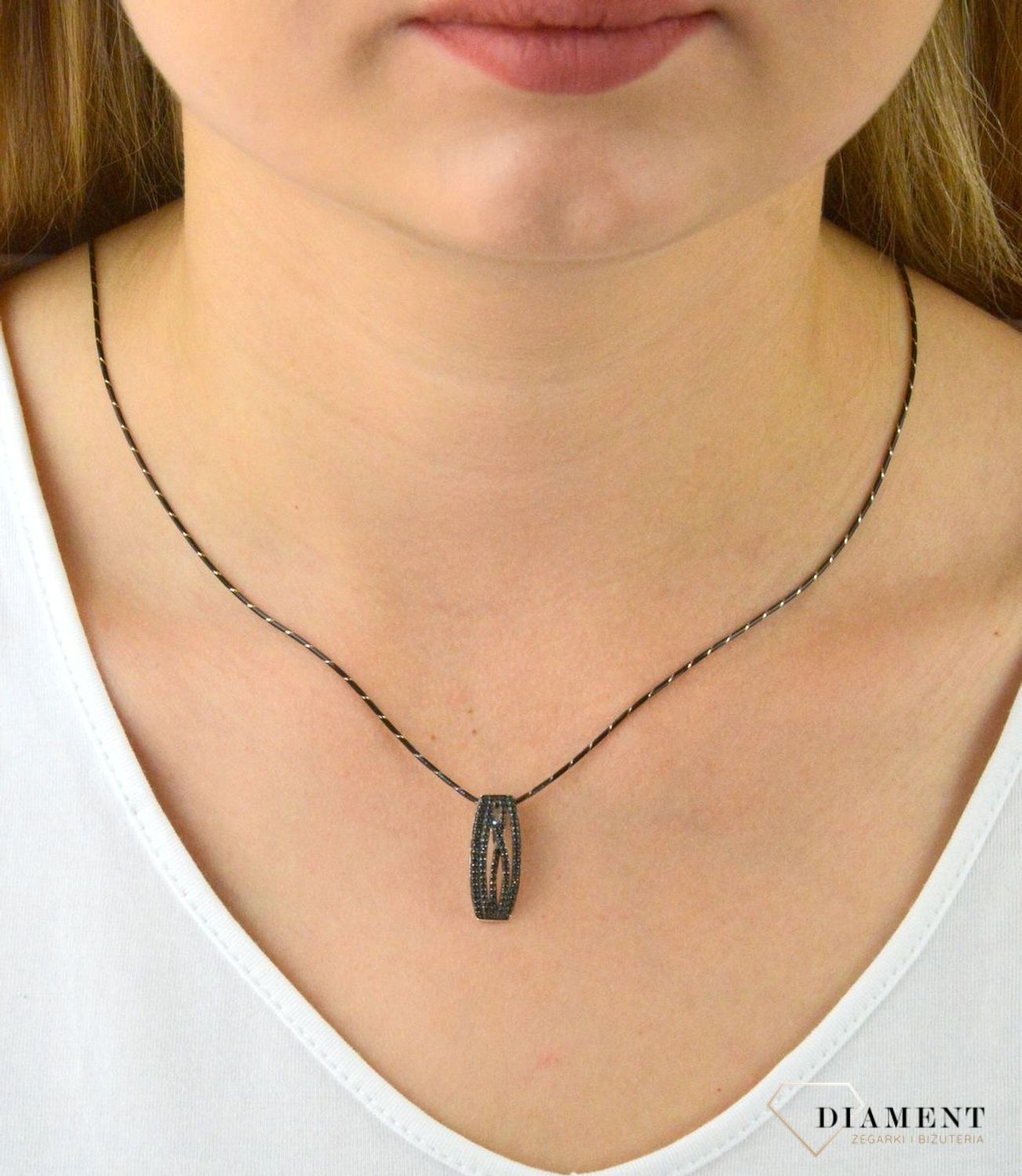 Srebrny łańcuszek 'Czarna lineczka' DIA-LAN-6010-925 0,8mm. Czarny łańcuszek srebrny. Łańcuszek srebrny linka. Łańcuszek nietypowy czarny. Łańcuszek srebrny idealny pomysł na prezent (2).jpg